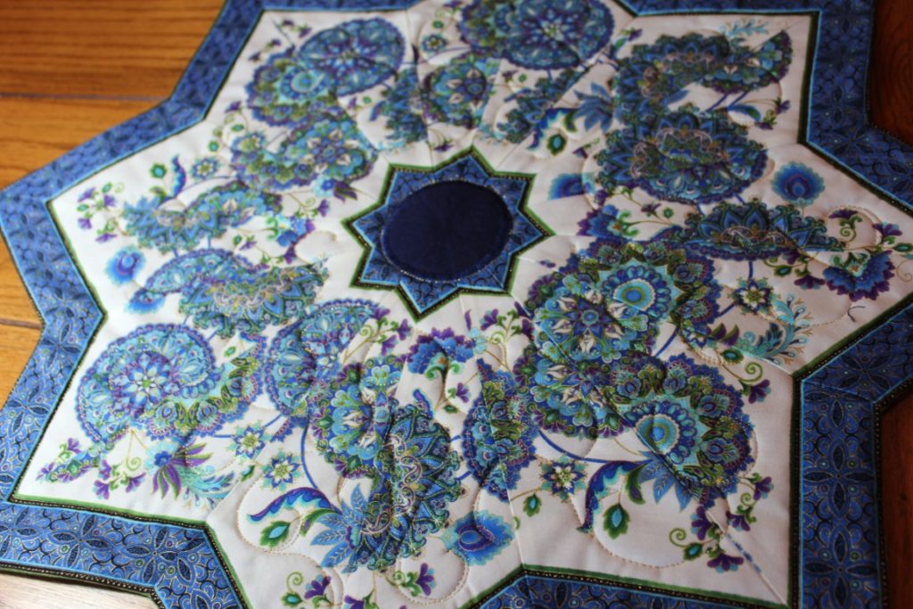 Blue and white paisley quilting design